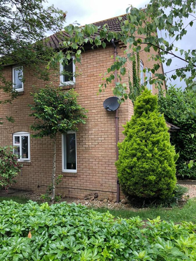 Rowan Tree Villa Aylesbury  Kültér fotó