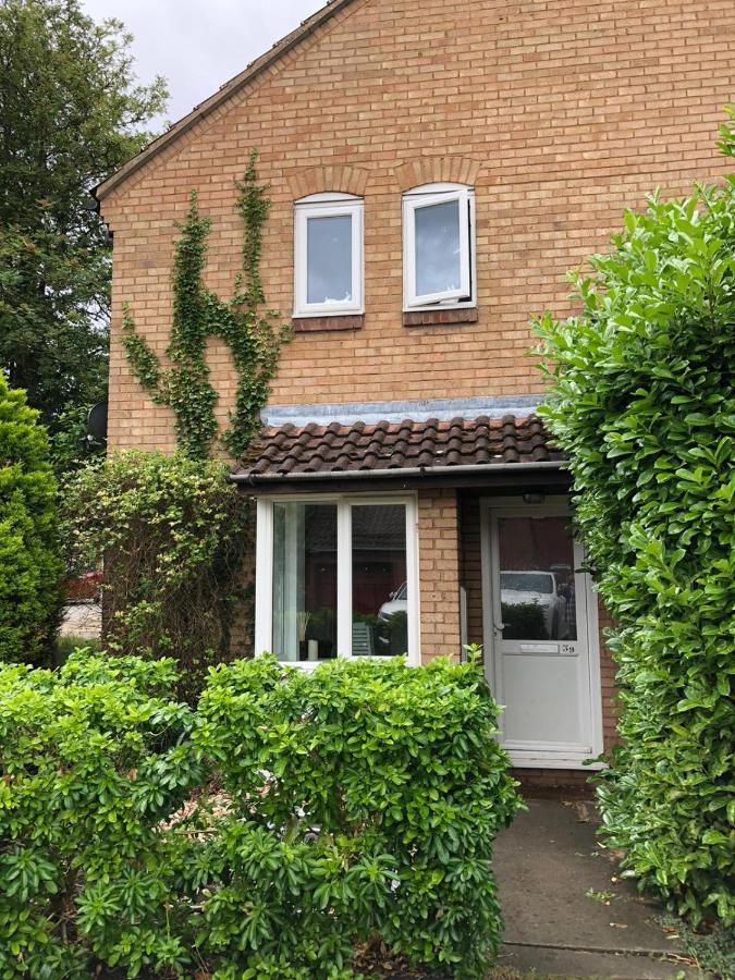 Rowan Tree Villa Aylesbury  Kültér fotó